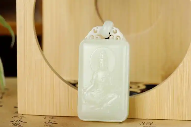 宋掌柜:男人适合戴什么样的和田玉呢?