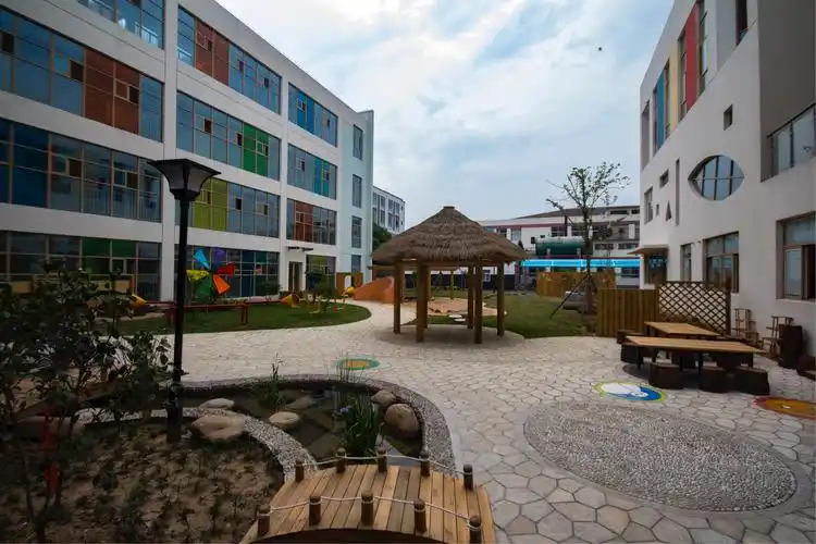 兴文昌礼 滋兰树蕙 ————句容市文昌路幼儿园欢迎您!