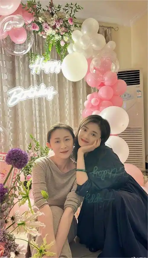 蒋欣被动过40岁生日,发生日照配音《年轻的微笑》_祝福_开心_动态