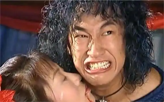 步惊云被称为潮流鼻祖 15年前就穿皮裤连汪峰都比不上他