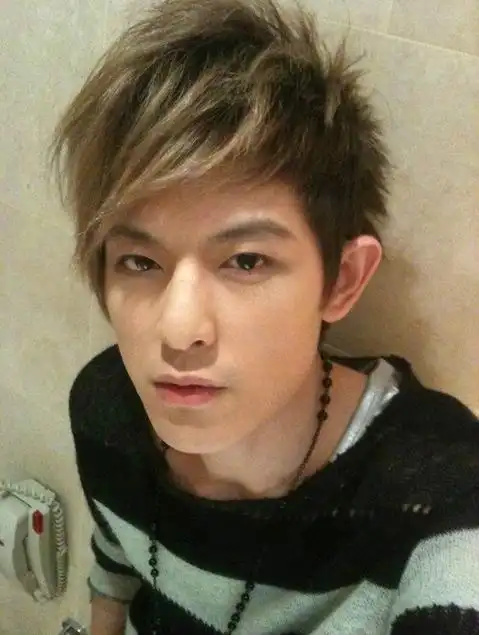 p>庄濠全(owodog zhuang),1982年10月30日出生于台湾省台中市,华语