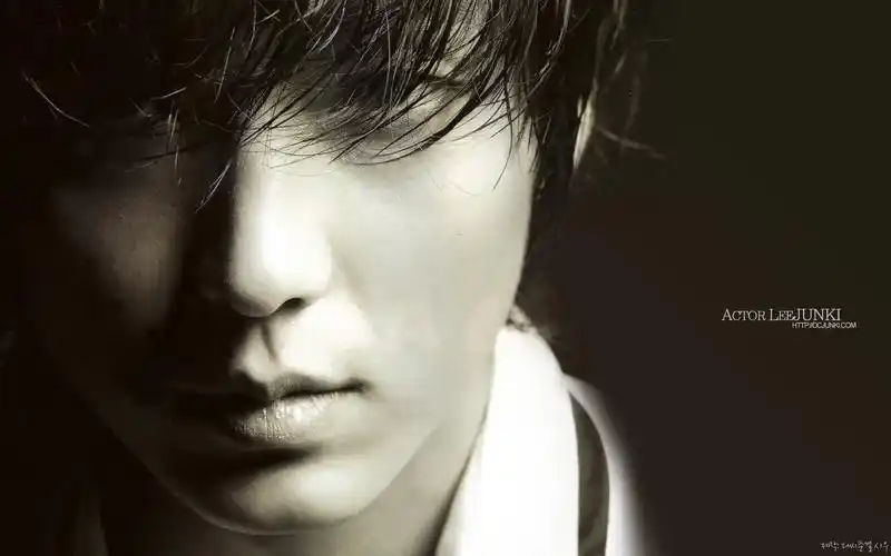 > 李准基韩流巨星高清壁纸(1440×900)