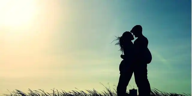 为什么会对另一个人也心动呢?爱上别人怎么办?