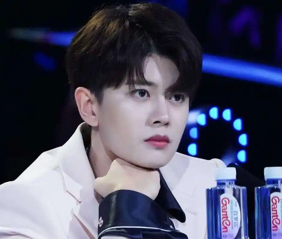 回顾任嘉伦即使一辈子不红也不抛弃陪伴了我11年的妻子聂欢