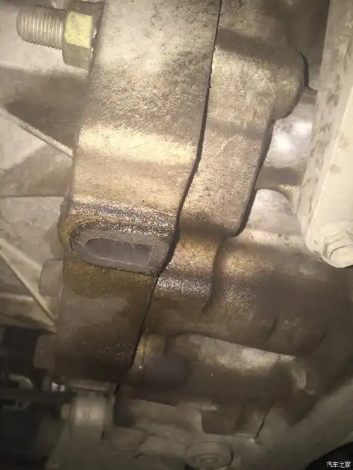 浅谈发动机油封漏油的几种原因