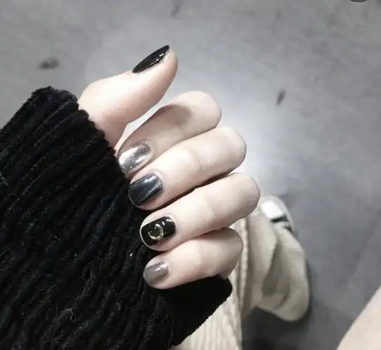 酷girl们超爱的黑色美甲合集春天黑色美甲这样做更有仙气