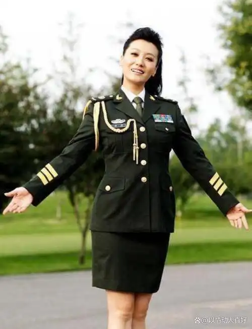 军旅歌唱家中,李丹阳,祖海都未婚单身,她嫁年轻科学家生双胞胎