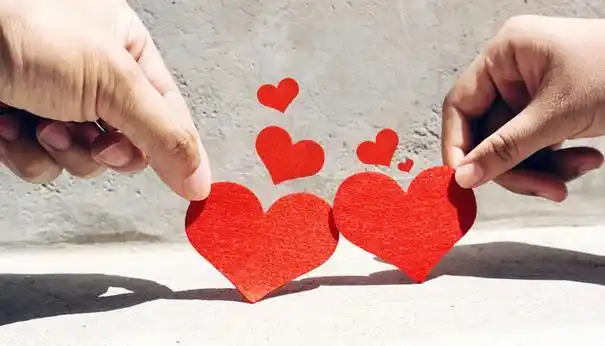 想念女朋友的感动说说:  1,思念是一种流泪的幸福.