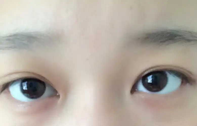 我好自卑啊.不敢让别人帮我拍照了.