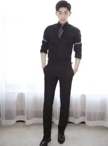 邓伦这造型是认真的吗185的身材看起来却像158