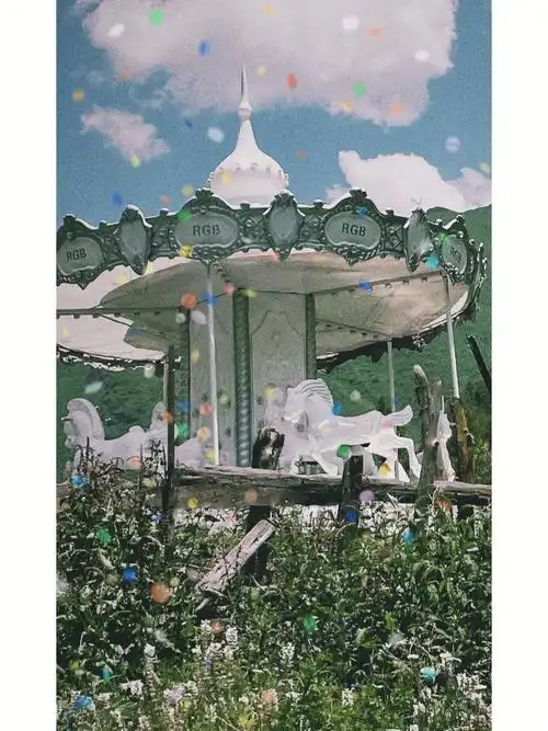 川西路上遇到的白色旋转木马