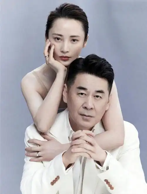 夫妇罕合体,甜蜜拥抱庆520,陈建斌抬头纹太深根本修不掉-祛皱专业网