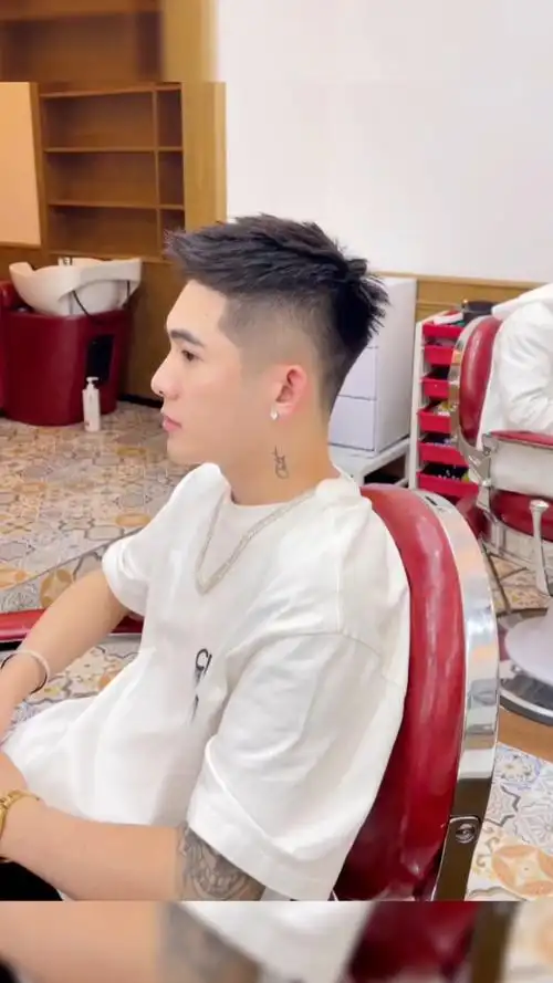 男生免打理干净阳光短发发型