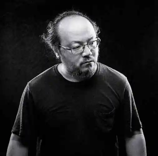 黑豹乐队主唱(窦唯的激荡情史)_若水网