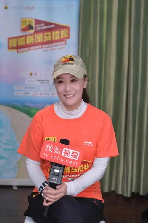 军旅歌手谭晶:嫁大8岁科学家老公,婚后生两女,生活幸福甜蜜_音乐_父母