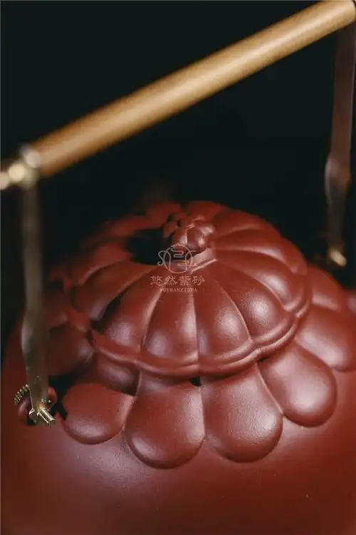 牟锦芬紫砂壶价格|正品全手工菱花提梁壶原矿底槽清420cc