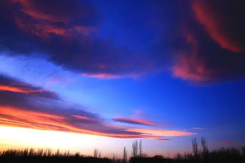 宁夏银川天空的火烧云,漫天绚烂,色彩斑斓.
