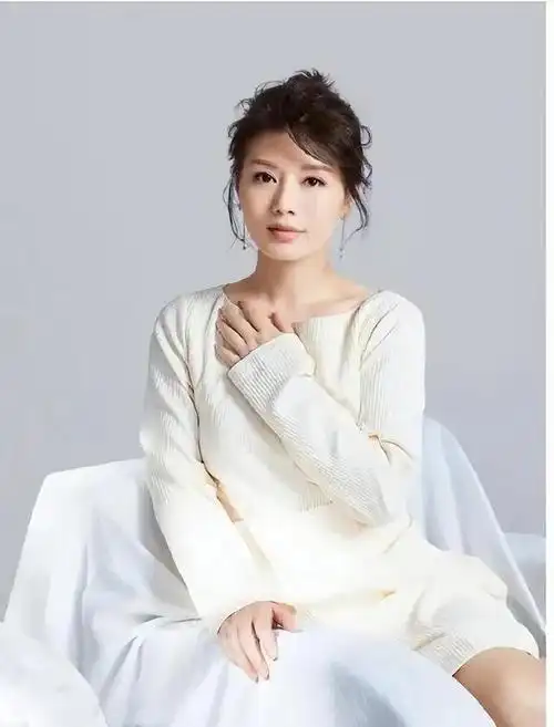 演员程愫:离婚那天抱着儿子痛哭,如今逆袭成院长