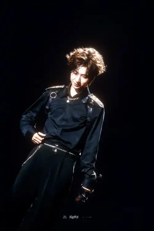 贺峻霖 梦蝶破笼##时代少年团叁重楼暨出道四周年演唱会