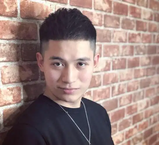 40岁男人适合什么发型