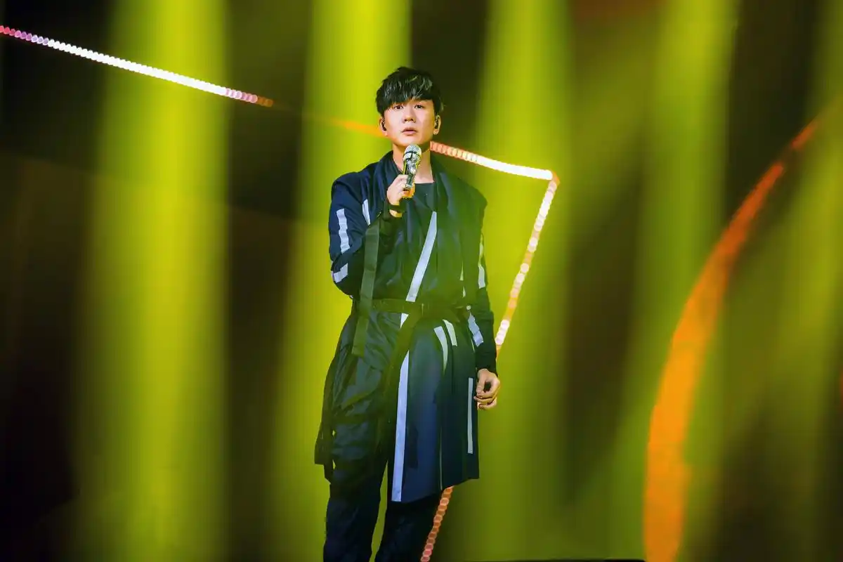 《修炼爱情》背后隐藏的悲剧,林俊杰那段不为人知的往事