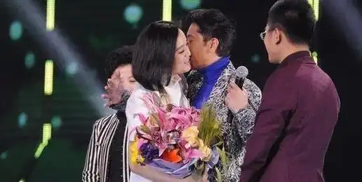 蔡国庆演出路上捡来一个老婆儿子成他骄傲