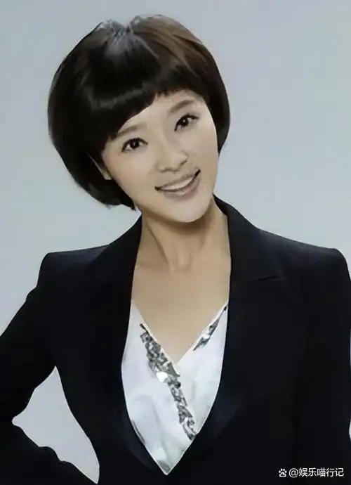 央视女主持胡蝶闪婚嫁大12岁丈夫如今做两个孩子的母亲很幸福