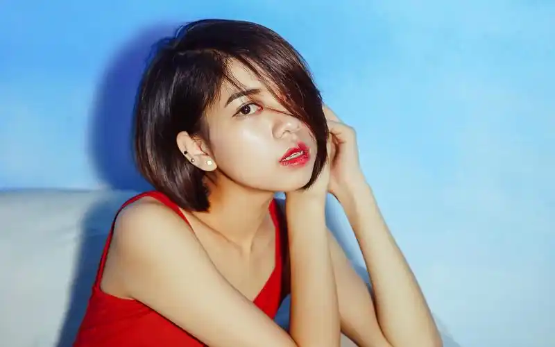 短发美女连体衣,意境,短发美女,高清壁纸,桌面图片-壁纸族