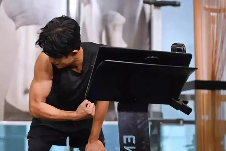 大叔控掀起新标准:要爱只爱"杜淳"精瘦款