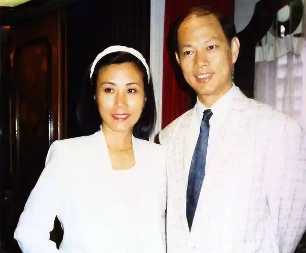 汪明荃与第一任丈夫刘昌华.1968年,汪明荃又开始步入演艺圈.