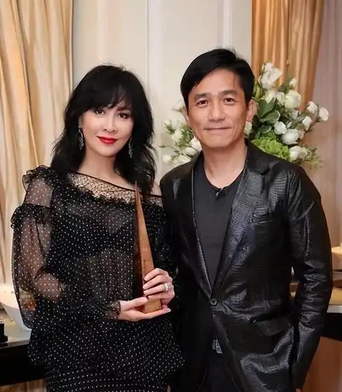 梁朝伟61岁仍坚持丁克如今和刘嘉玲夫妻二人恩爱如初