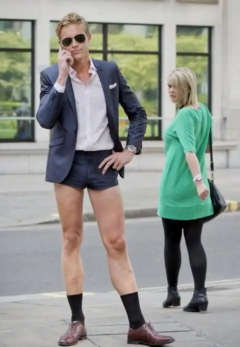 几十年前,个个男人都穿女装