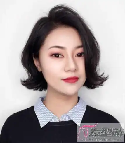外翻短发发型设计 俏皮灵动做可爱小女生