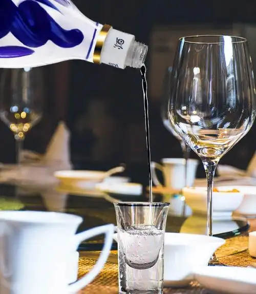 享受高品质生活,饮清香典雅的#青花汾酒#作为资深的爱酒人士,手里怎能