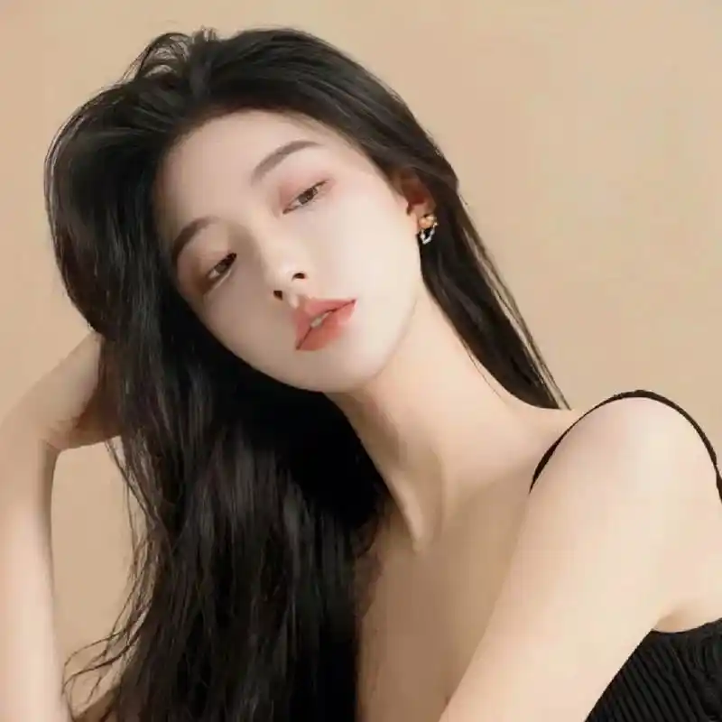 简约干净女生头像