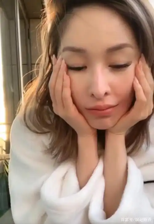 萧亚轩直播大方袒露伤疤她终究学会了与自己和解