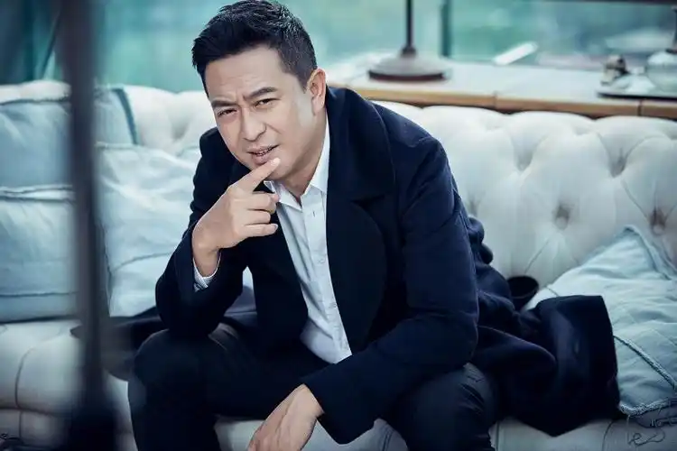 张嘉译作别"二叔" 《我的体育老师》浪漫收官