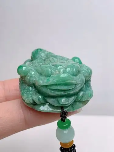 水润满绿三脚蟾翡翠挂件