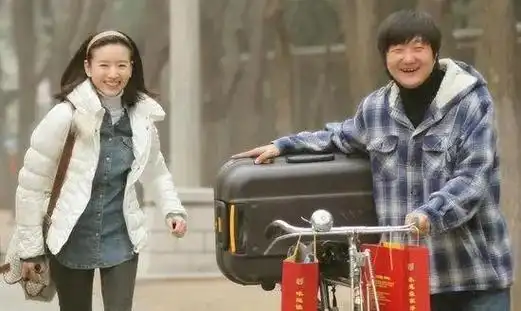 这一次爱情事业双丰收的潘粤明彻底撕开了董洁的凄惨处境