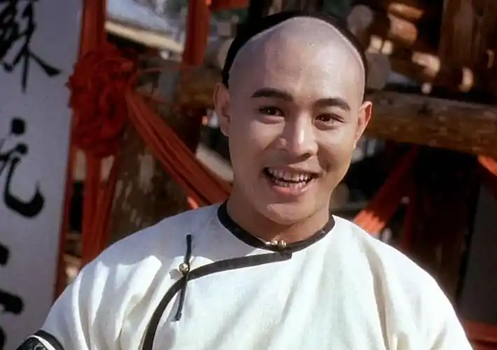 众所周知,起初徐克在拍摄"黄飞鸿"这个角色的时候,一直找的都是李连杰