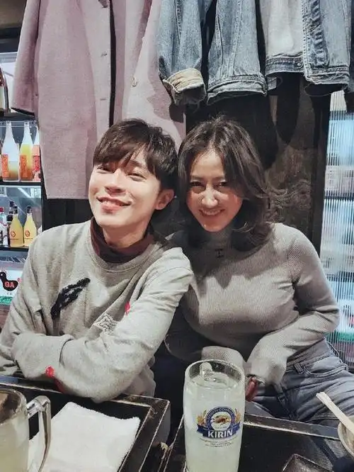 活在别人微博里的峰峰 陈粒晒照与吴青峰自拍似要合作