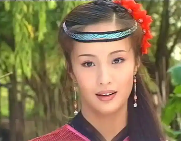 《凤在江湖》青蜂:她爱上仇人之子,可对方却好像把她当成替身