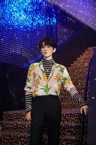 青年歌手宋亚轩受邀出席dior这两天打扰了来洗洗眼睛吧净化一下