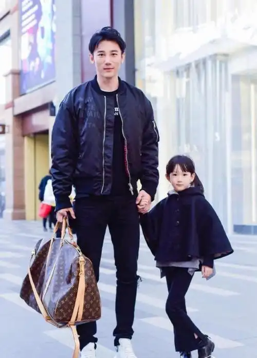 虽然白冰和丁一两个人分开了,但他们还有一个女儿