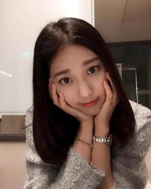 美女学生妹自拍照白嫩迷人美女生活美照长腿迷人