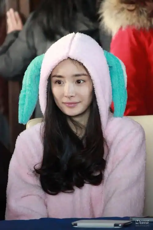 杨幂超近距离素颜照