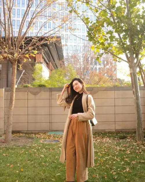 40岁女人穿长款的毛呢大衣比风衣更有气质,毛呢大衣无论是面料,剪裁