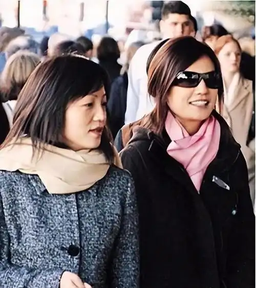 赵薇母亲魏启颖:儿子离婚分走5.2亿,女儿消失荧屏,丈夫也去世|陈蓉|赵