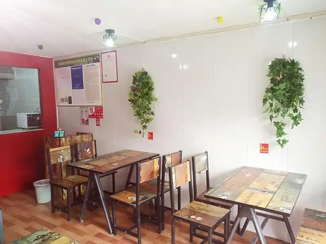 靳姑娘酸辣粉店开业啦