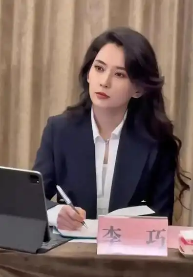 53岁的李亚鹏被讨薪;53岁的汪峰被曝找到新女友